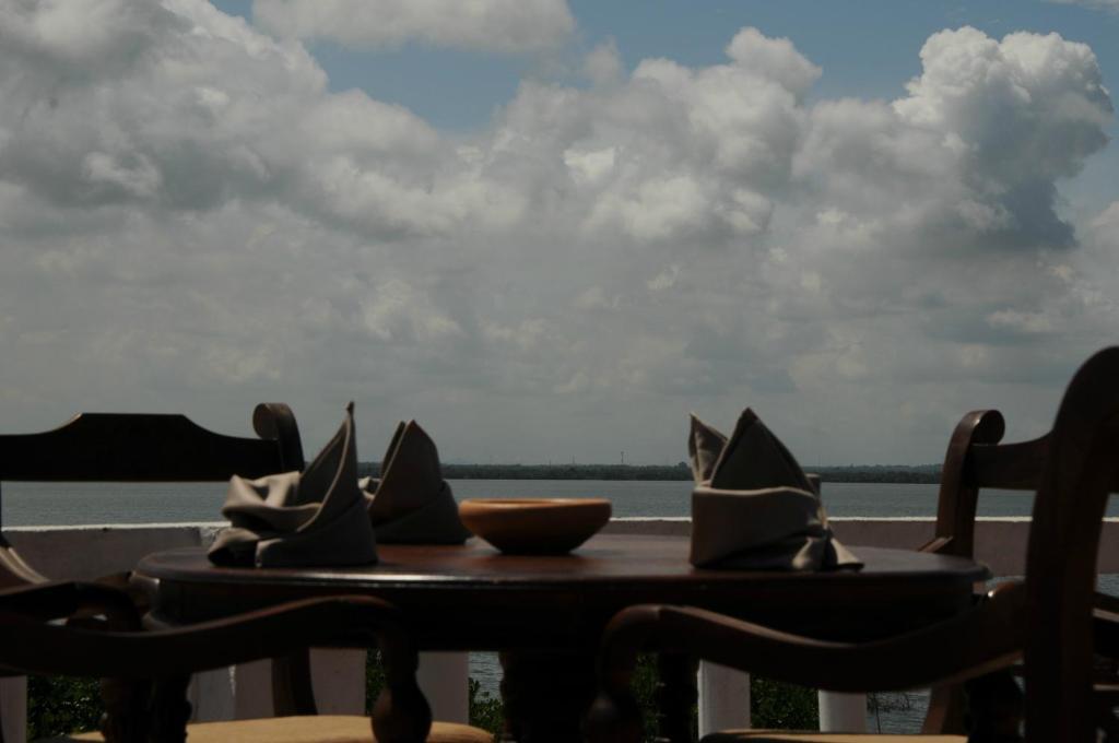 Hotel Lagoon Paradise Negombo Exteriör bild