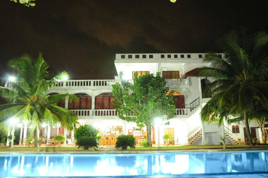 Hotel Lagoon Paradise Negombo Exteriör bild