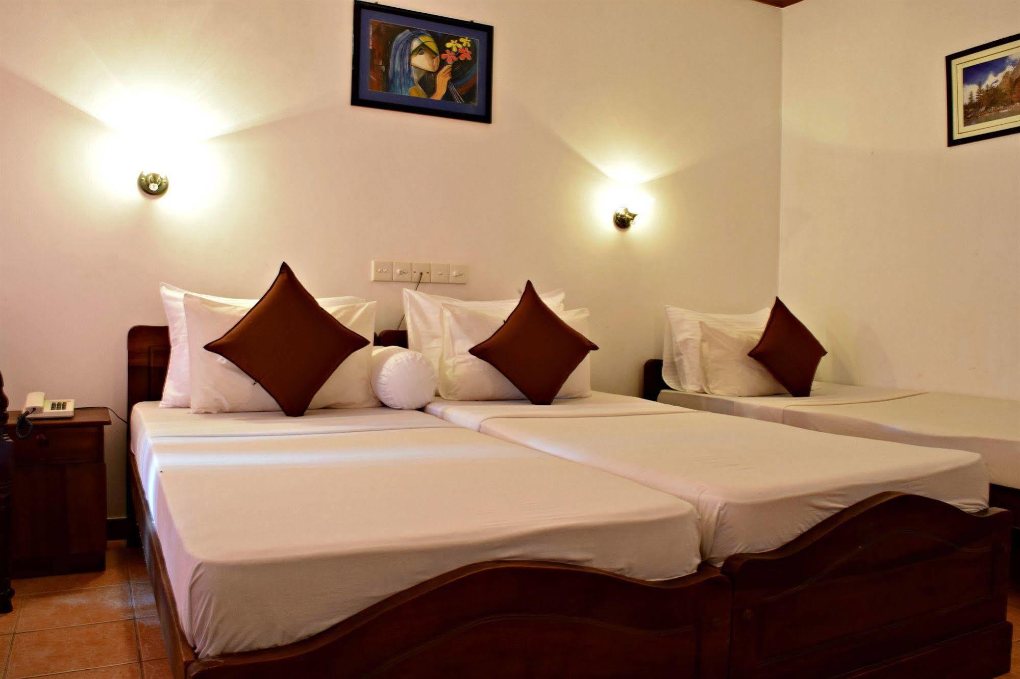 Hotel Lagoon Paradise Negombo Exteriör bild