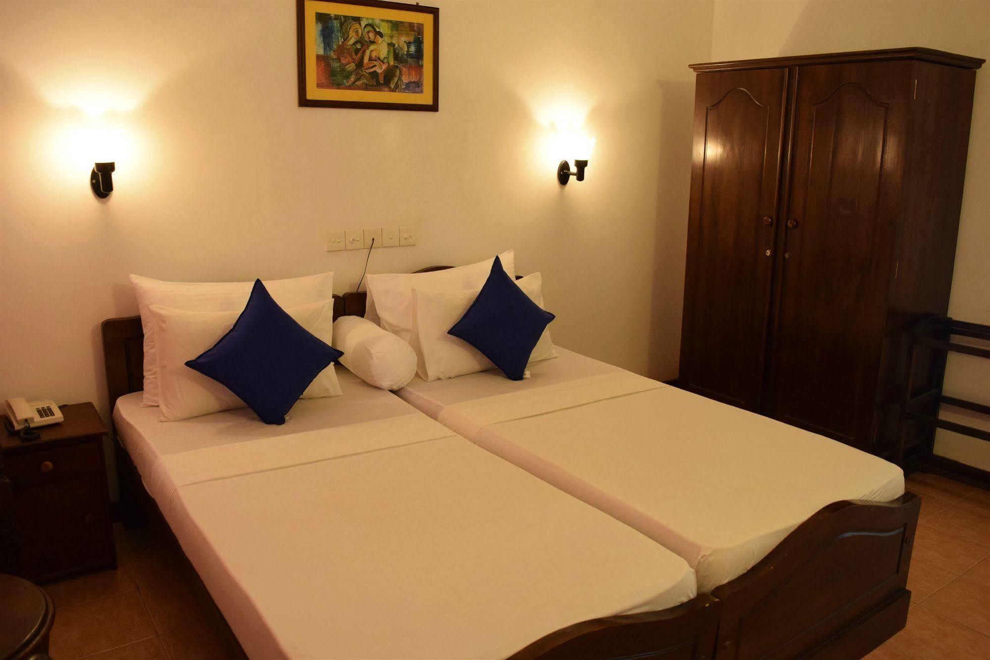 Hotel Lagoon Paradise Negombo Exteriör bild