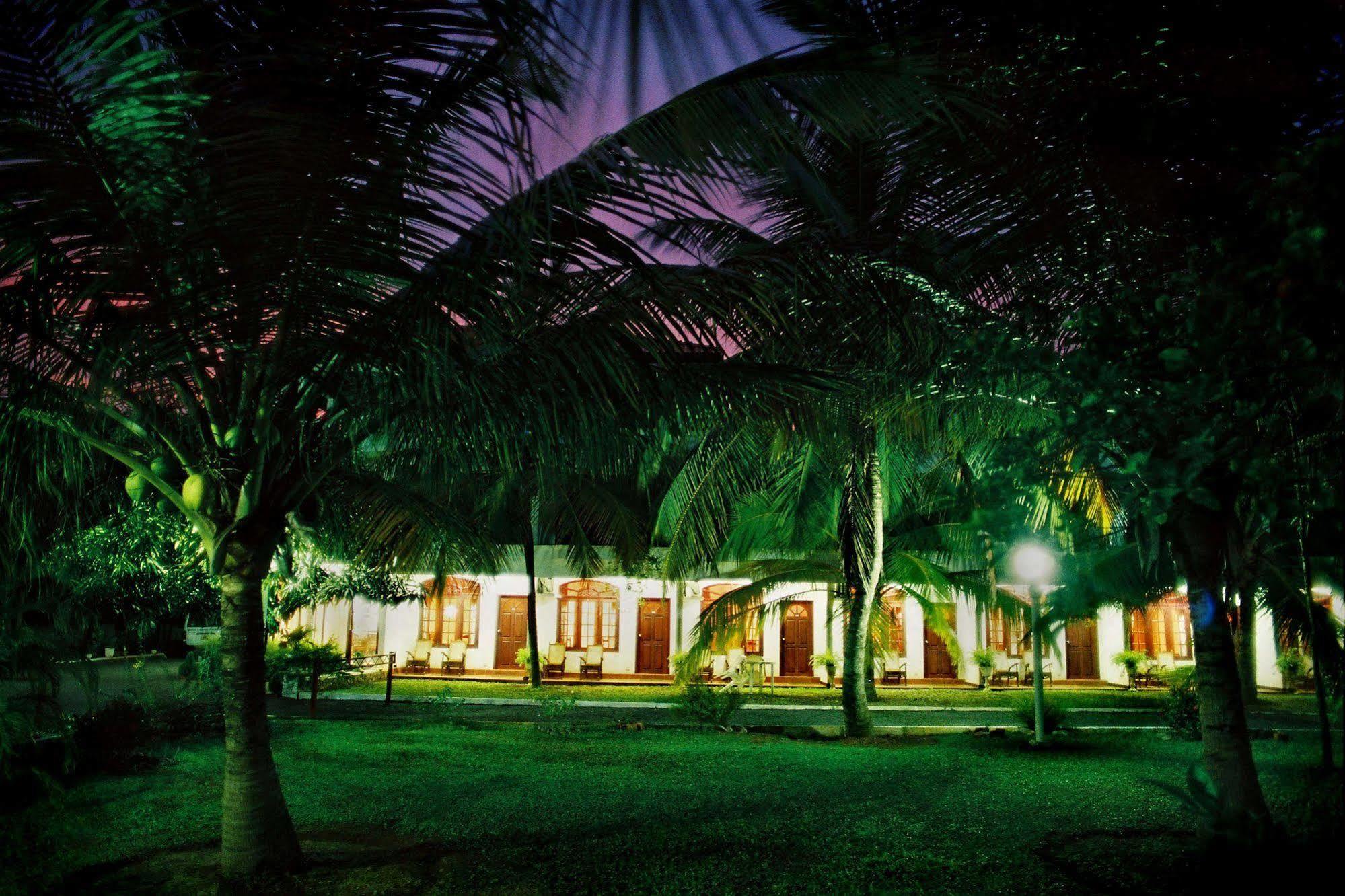 Hotel Lagoon Paradise Negombo Exteriör bild