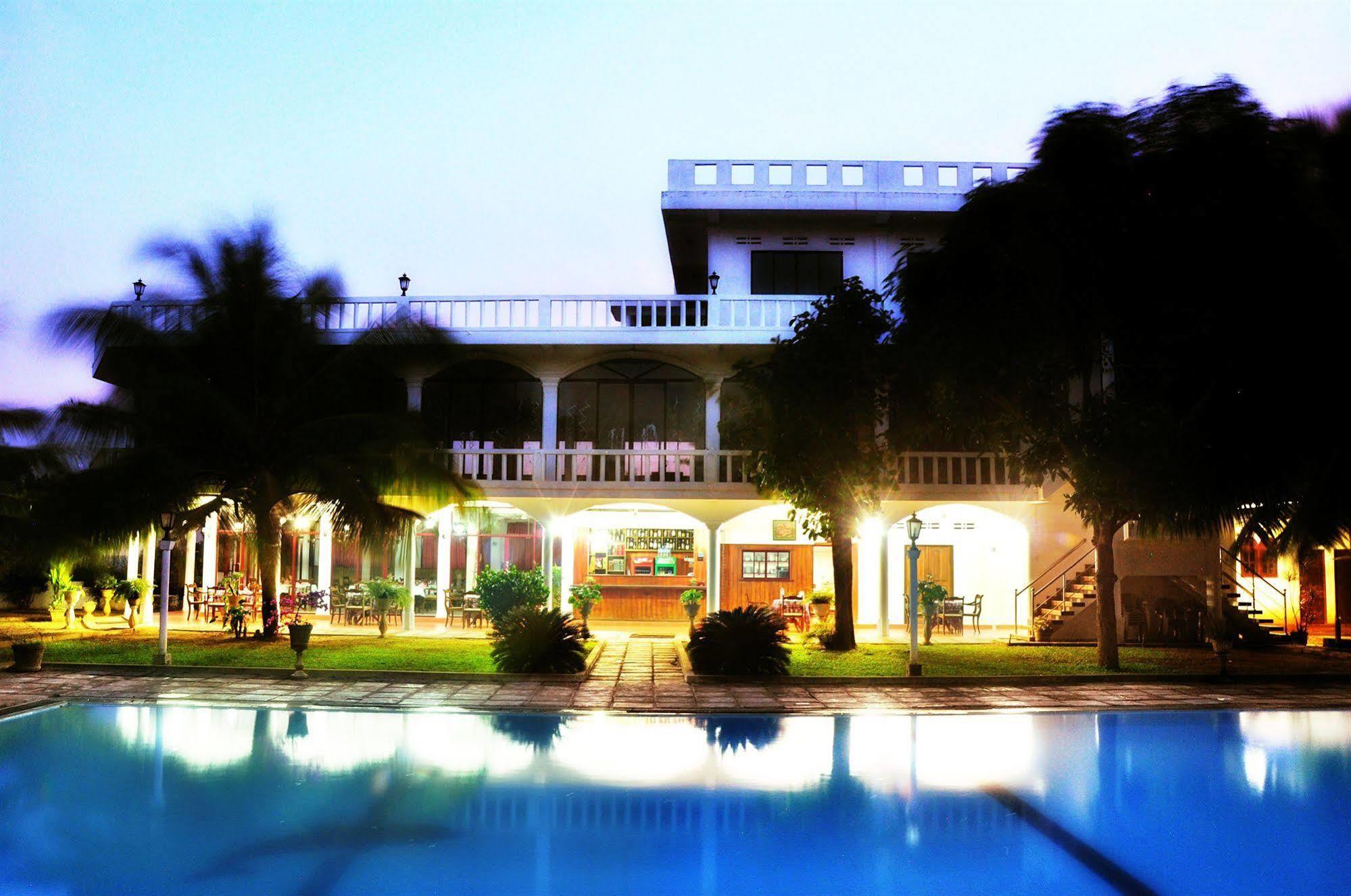 Hotel Lagoon Paradise Negombo Exteriör bild