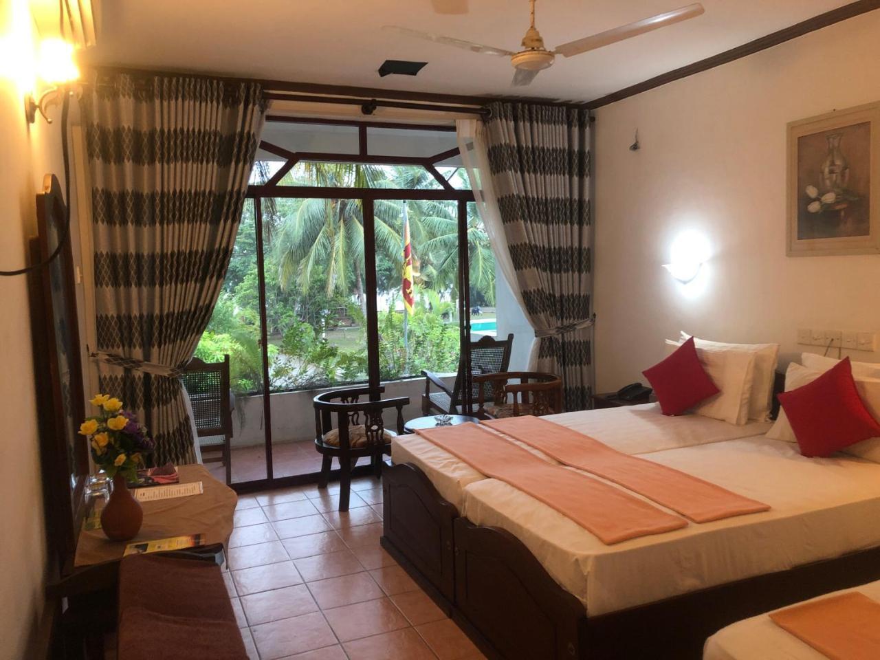 Hotel Lagoon Paradise Negombo Exteriör bild